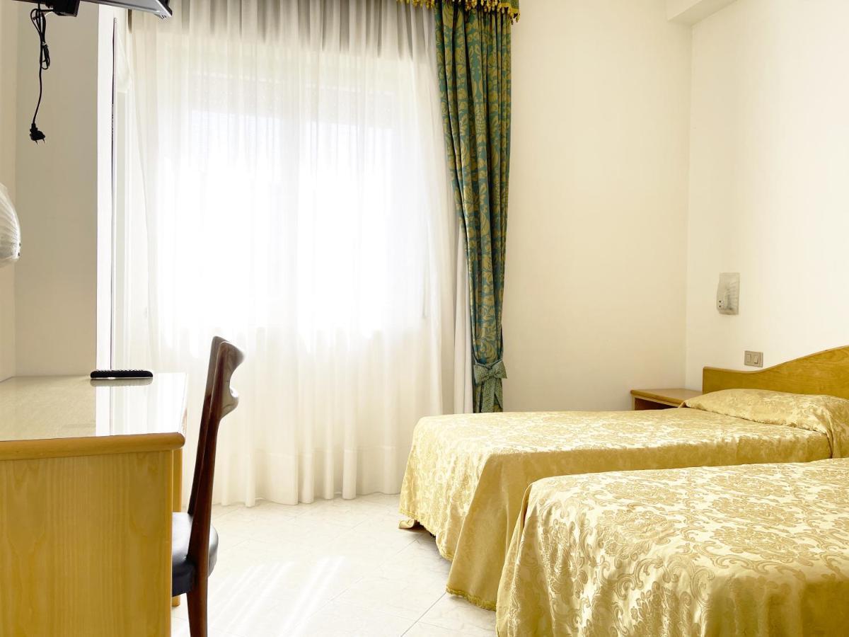 Hotel Reginella SantʼAgata sui Due Golfi Eksteriør bilde