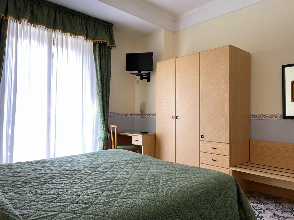 Hotel Reginella SantʼAgata sui Due Golfi Eksteriør bilde