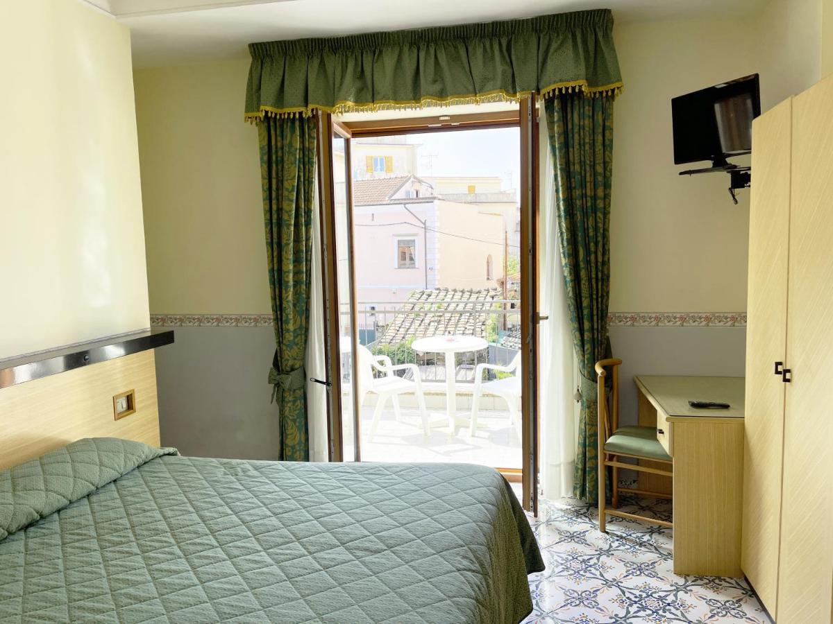 Hotel Reginella SantʼAgata sui Due Golfi Eksteriør bilde