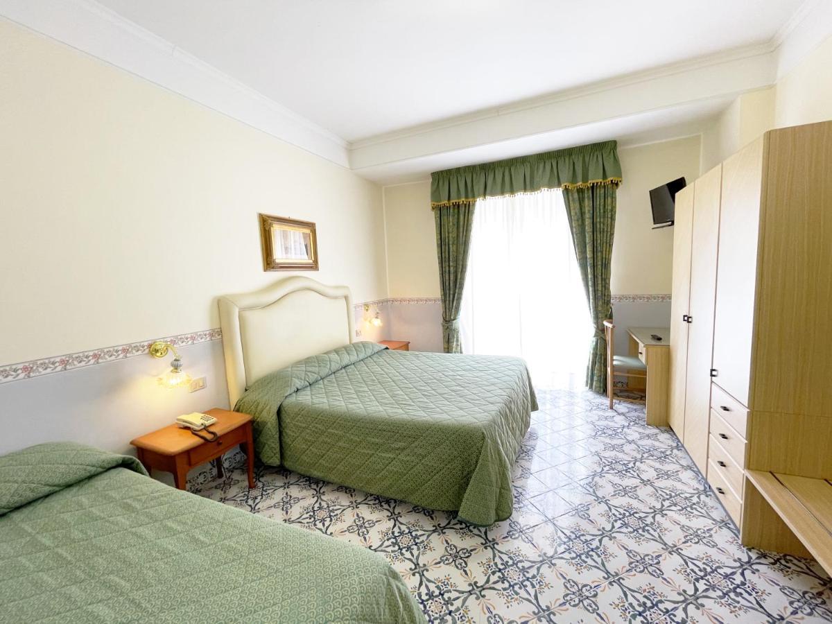Hotel Reginella SantʼAgata sui Due Golfi Eksteriør bilde