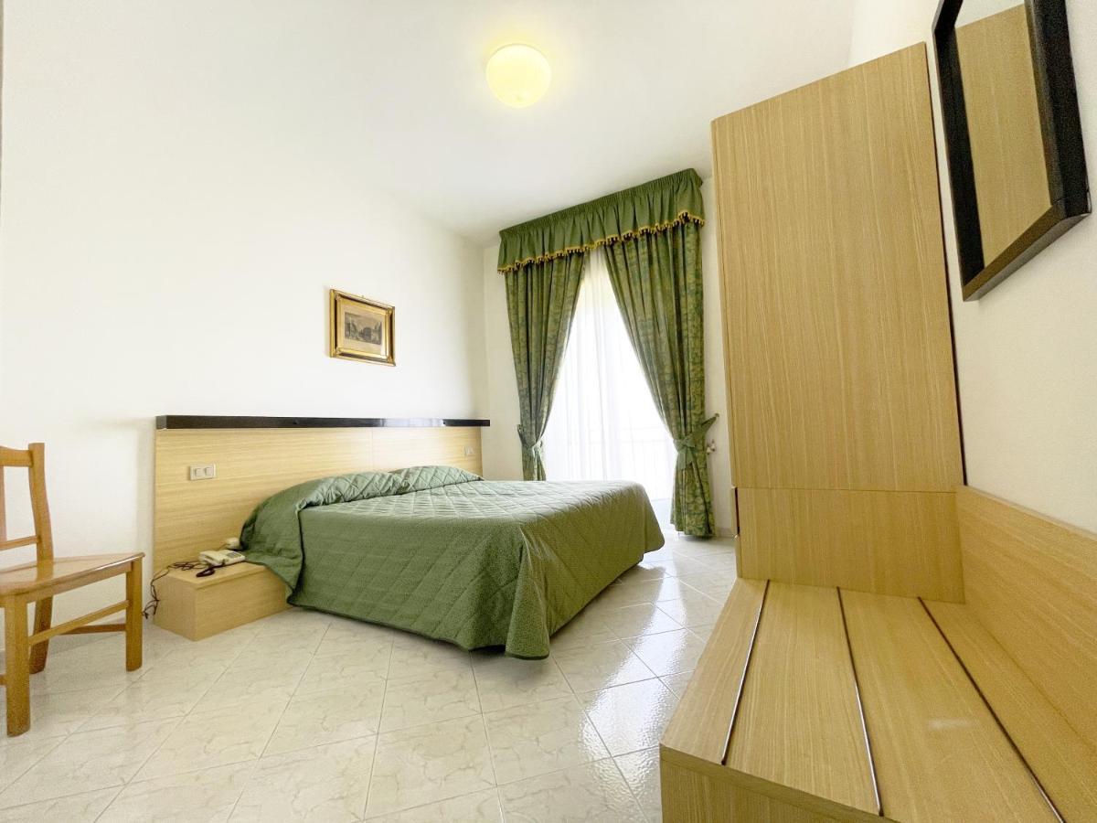 Hotel Reginella SantʼAgata sui Due Golfi Eksteriør bilde