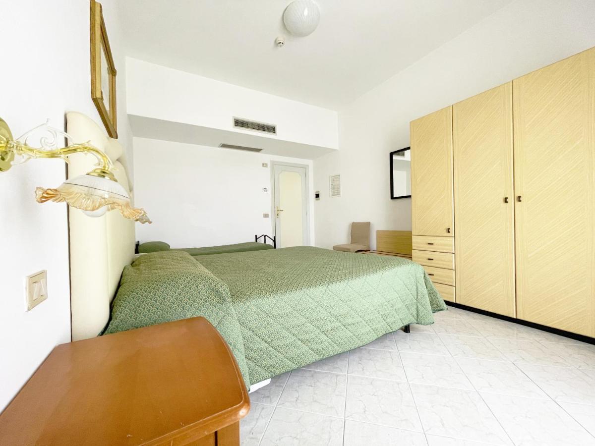 Hotel Reginella SantʼAgata sui Due Golfi Eksteriør bilde