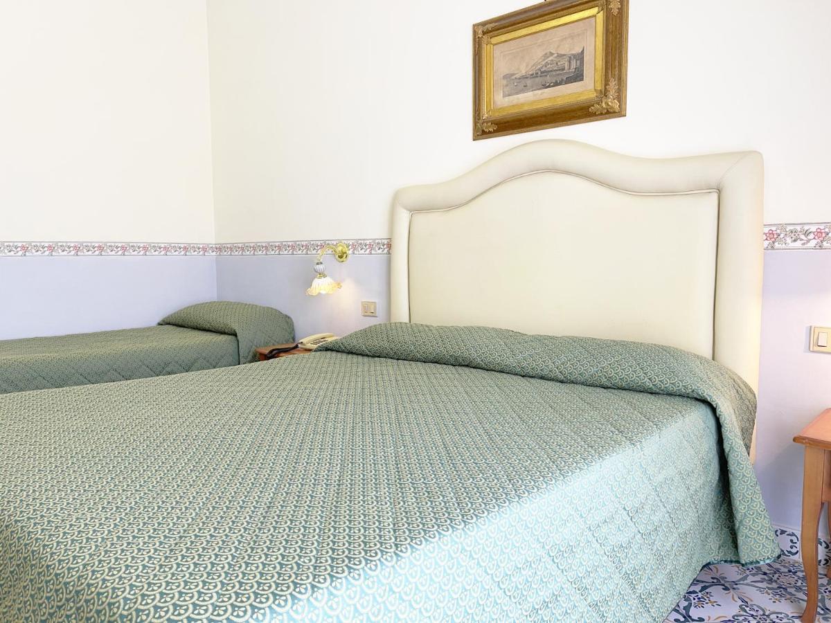 Hotel Reginella SantʼAgata sui Due Golfi Eksteriør bilde