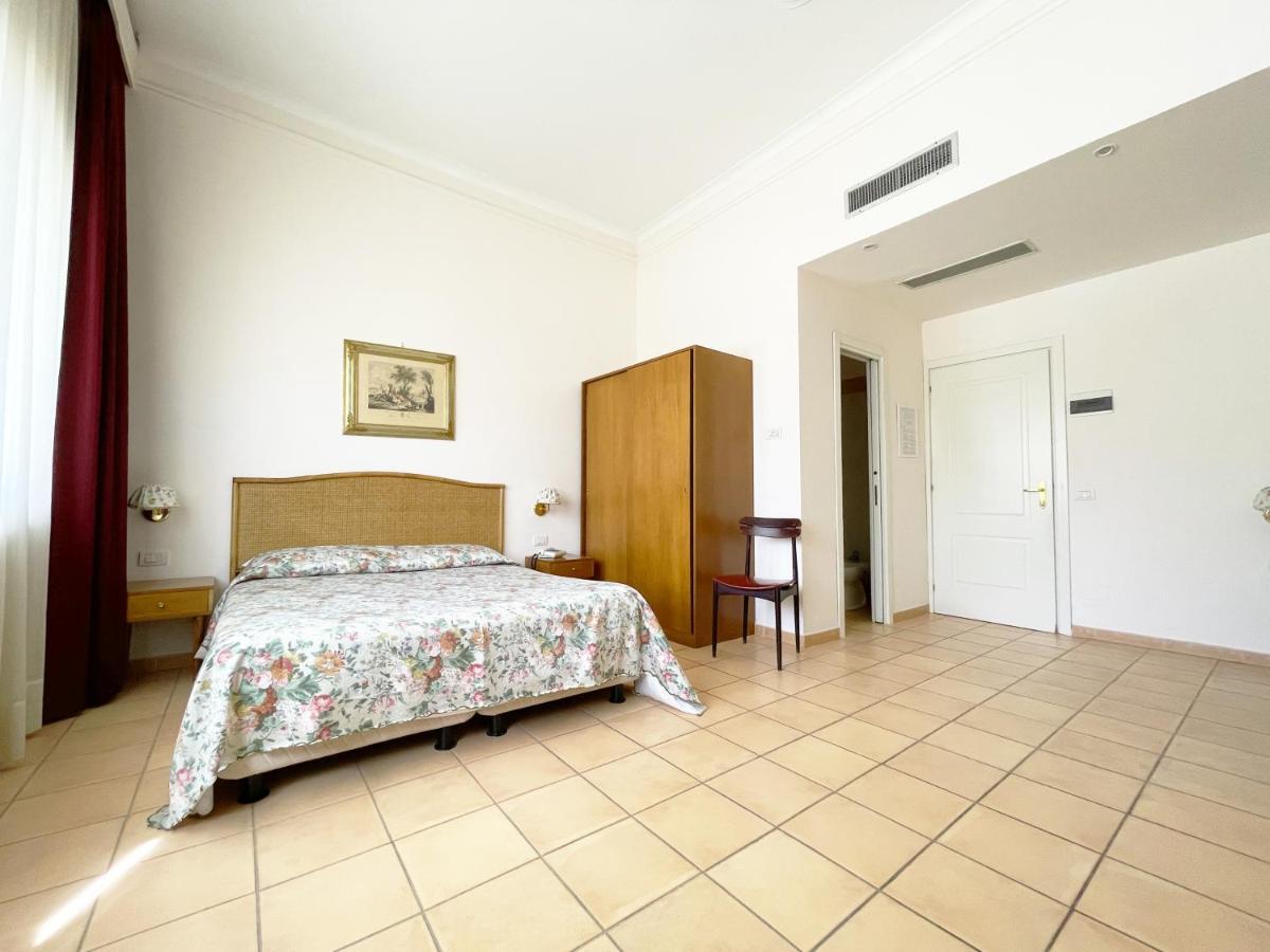 Hotel Reginella SantʼAgata sui Due Golfi Eksteriør bilde