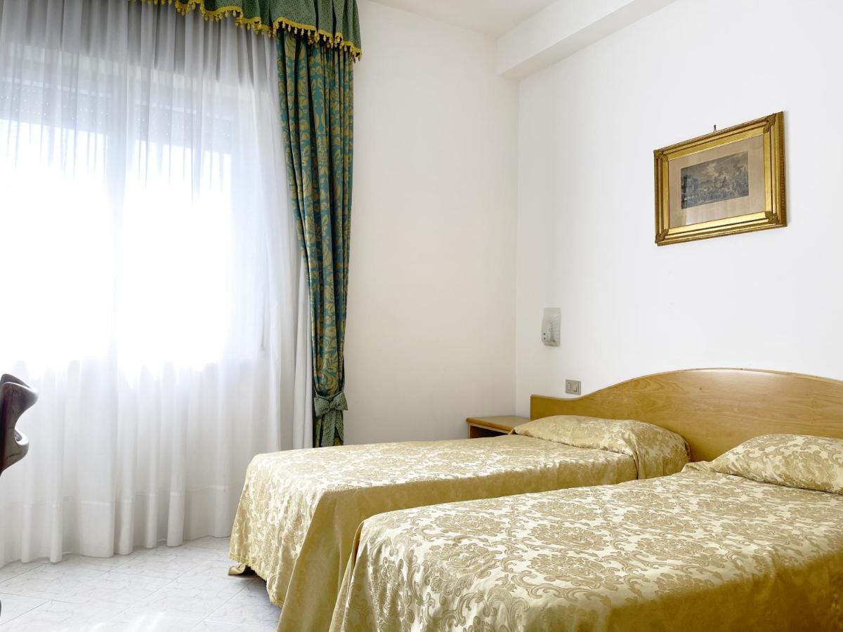 Hotel Reginella SantʼAgata sui Due Golfi Eksteriør bilde