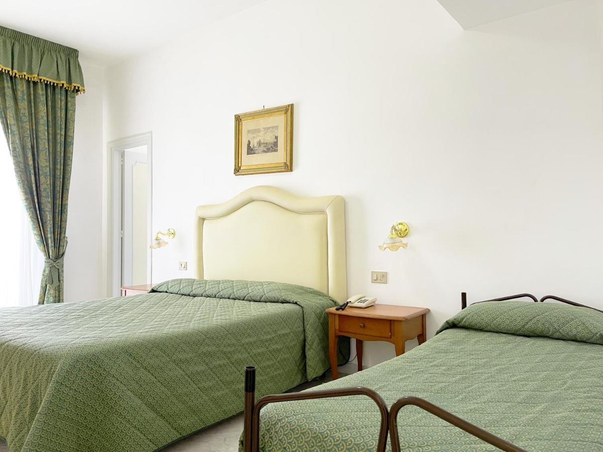Hotel Reginella SantʼAgata sui Due Golfi Eksteriør bilde